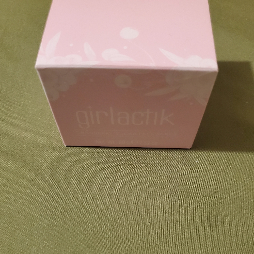 Girlactik Cranberry Sugar Face Scrub